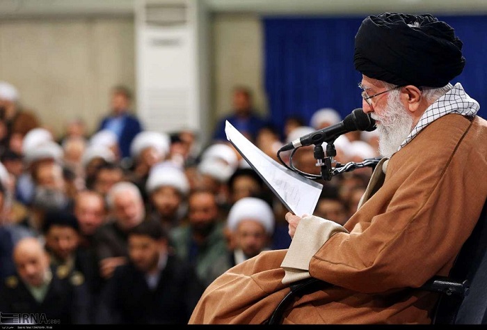 زائران و مجاوران آماده استماع سخنرانی نوروزی مقام معظم رهبری